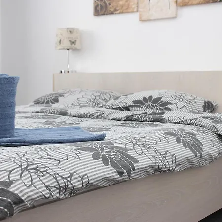 Апартаменти Apartament Coresi *