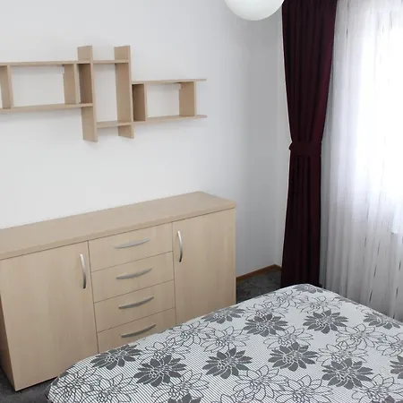 Apartament Coresi Апартаменти