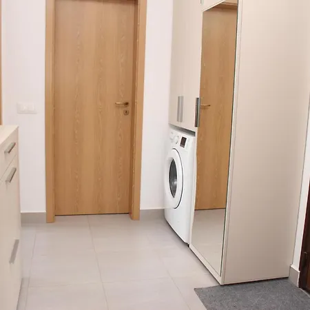 Apartament Coresi Апартаменти *