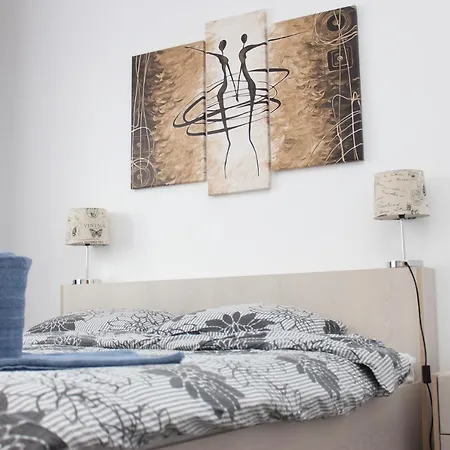 Апартаменти Apartament Coresi